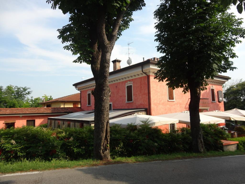 Hotel La Valle Volta Mantovana Esterno foto