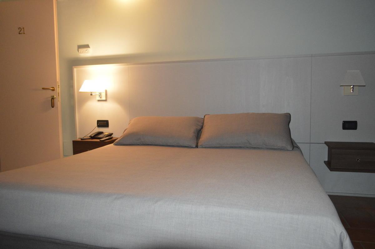 Hotel La Valle Volta Mantovana Esterno foto