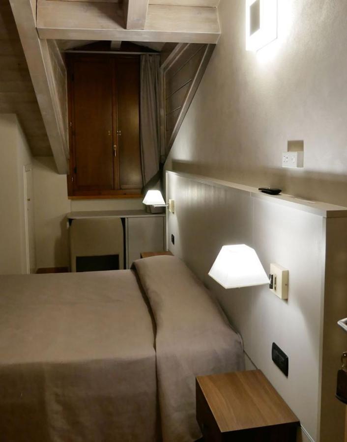Hotel La Valle Volta Mantovana Esterno foto