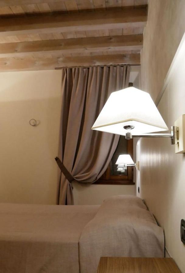 Hotel La Valle Volta Mantovana Esterno foto