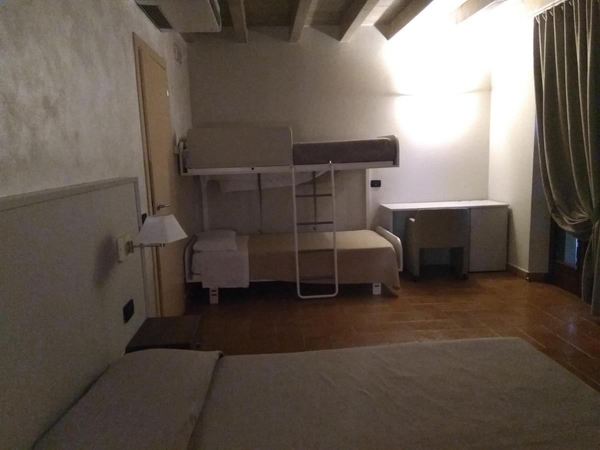 Hotel La Valle Volta Mantovana Esterno foto