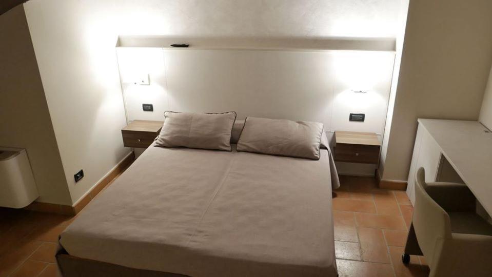 Hotel La Valle Volta Mantovana Esterno foto