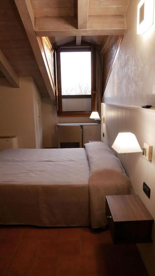 Hotel La Valle Volta Mantovana Esterno foto