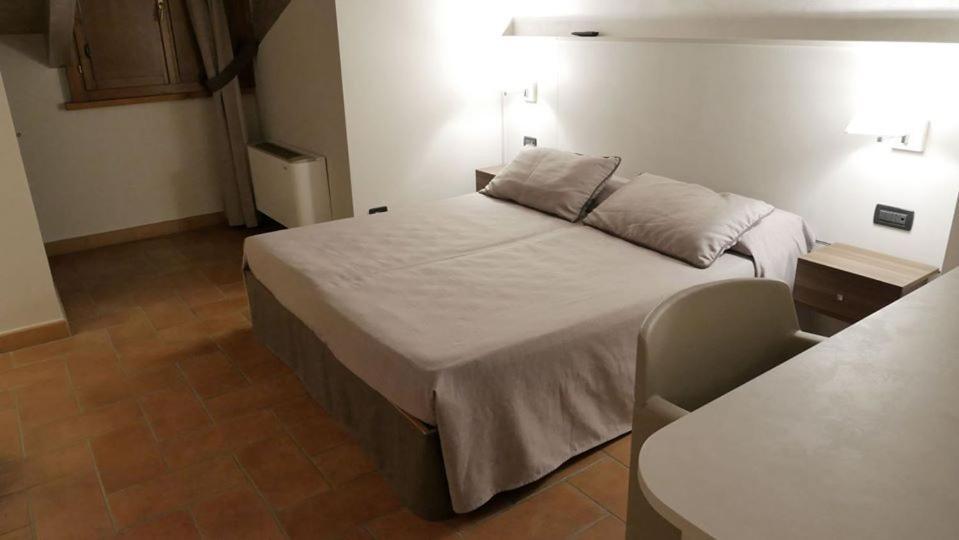 Hotel La Valle Volta Mantovana Esterno foto